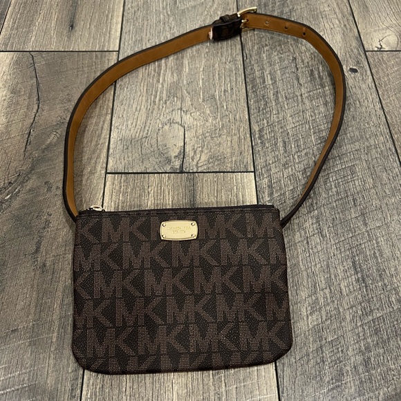 Michael Kors brown belt bag - Picture 4 of 4